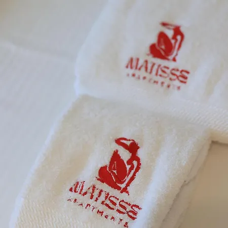 Matisse No7 - One Bedroom With Balcony