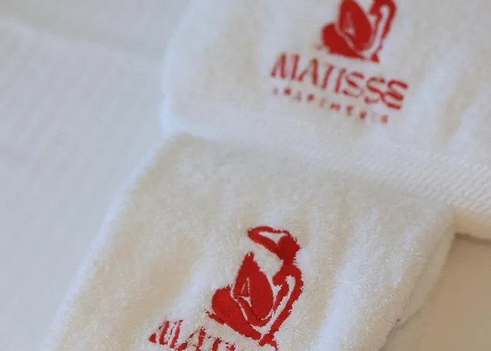 Matisse No7 - One Bedroom With Balcony