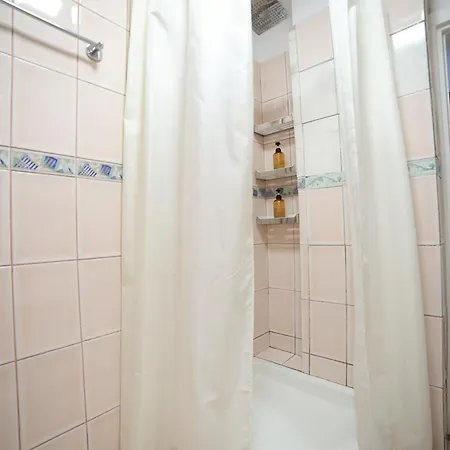 Daire Matisse No7 - One Bedroom With Balcony Tiran