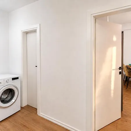 Matisse No7 - One Bedroom With Balcony * Тирана