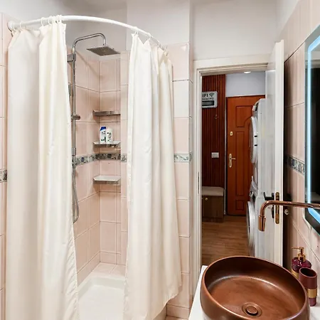 Matisse No7 - One Bedroom With Balcony * Тирана