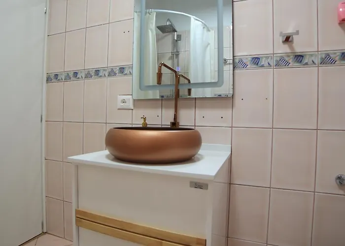Matisse No7 - One Bedroom With Balcony 公寓 地拉那